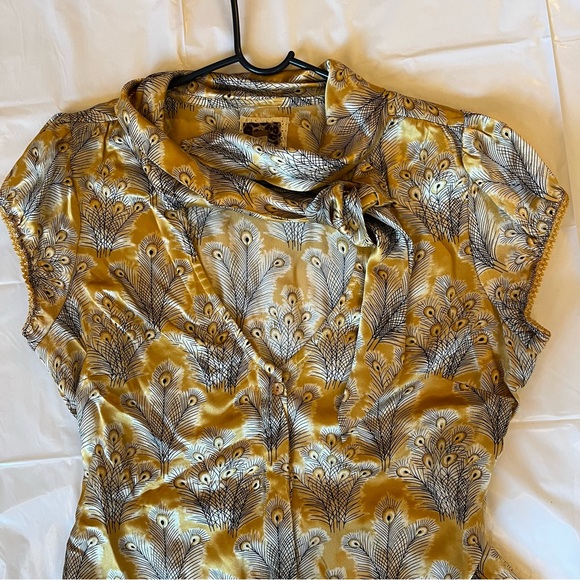 Free People, 100% silk blouse, yellow/gold and black print blouse. - Picture 6 of 12